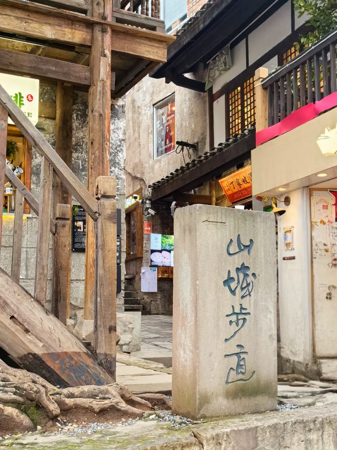 开人潮揭秘本地人私藏路线与特别活动攻略PG麻将胡了免费模拟器五一去重庆教你避(图2)