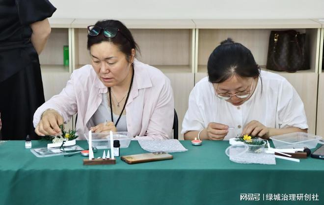 行”——关爱巾帼司机母亲节暖心活动麻将胡了app“香伴车程 母爱同(图2)